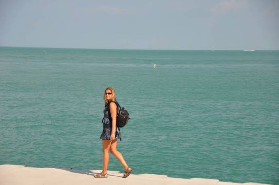 Caminhando pela orla do lago Michigan, em Chicago, estado de Illinois, nos Estados Unidos